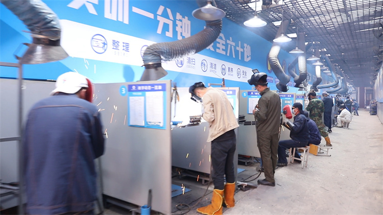 焊接工位火热预定中！年底学焊接，来年好就业！